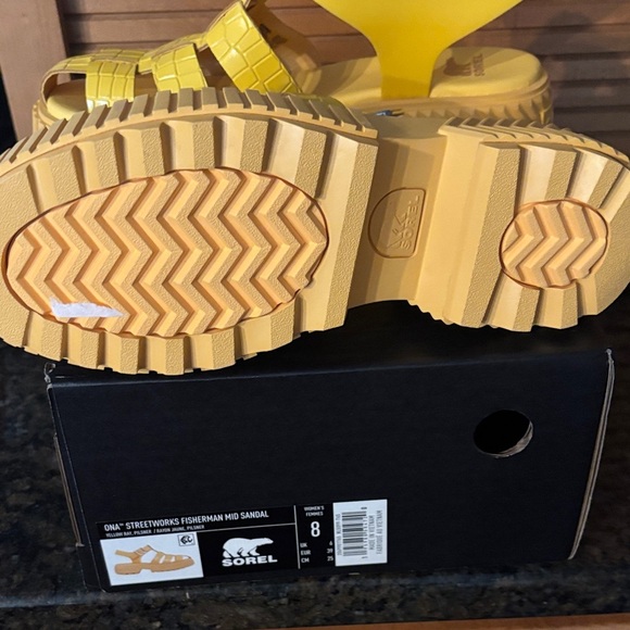 NIB Sorel Ona Streetworks Fisherman Yellow Croc-Embossed Sandals - Picture 3 of 4